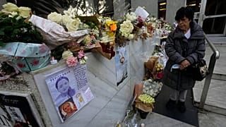 Vor dem Haus der Eltern von Lola im 19. Arrondissement in Paris in Frankreich