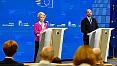 EU-Kommissionspräsidentin Ursula von der Leyen und EU-Ratspräsident Charles Michel auf dem Energiegipfel in Brüssel
