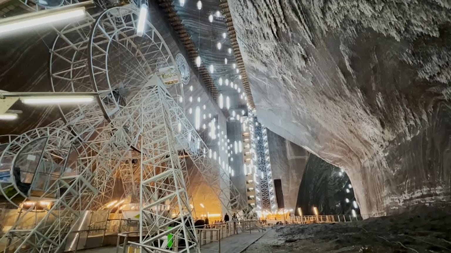 Oggi attrazione turistica, la miniera di sale romena di Salina Turda era già stata convertita in rifugio antiaereo durante la Seconda guerra mondiale