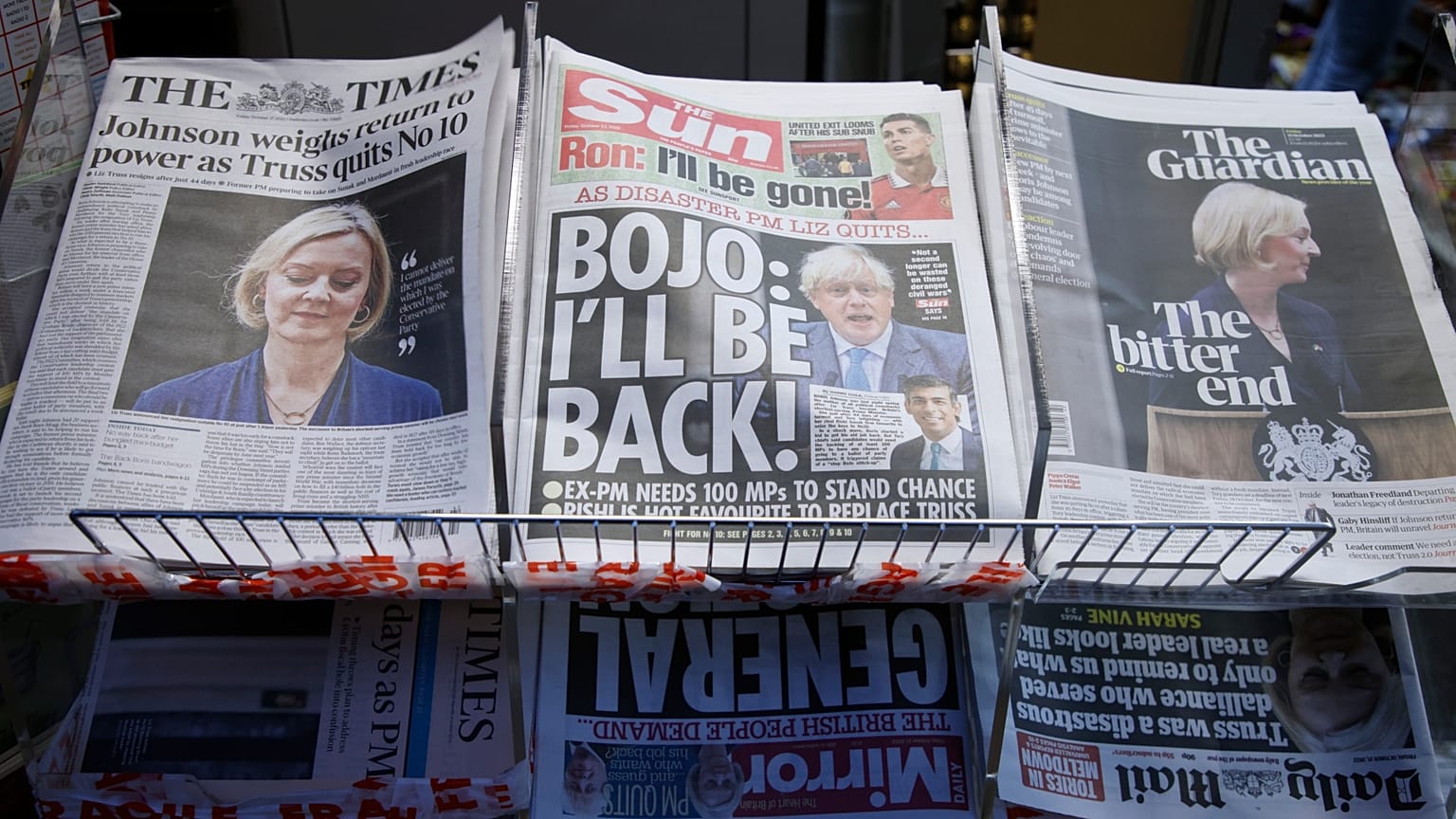 İngiliz gazetelerinin manşetinde Liz Truss'ın istifası var