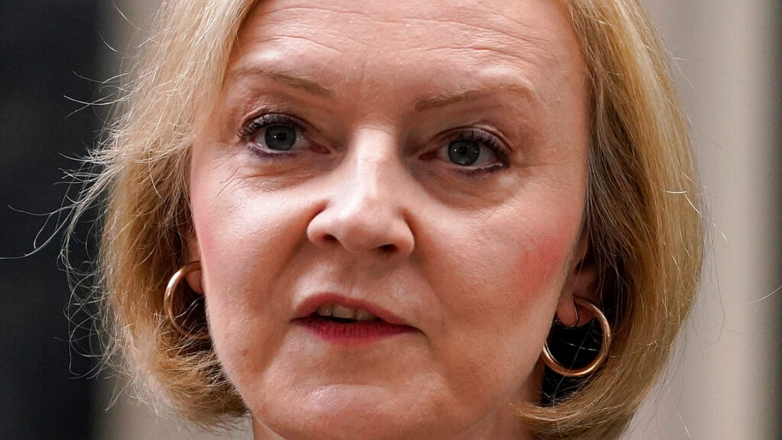 İngiltere Başbakanı Liz Truss istifa ettiğini duyurdu