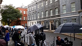 Die F-Bombe in der Live-Schalte? Was in Großbritannien nicht möglich ist, hat Annette Dittert im deutschen Fernsehen gemacht. Und bei viele Beigeisterung ausgelöst.