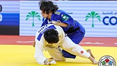 Catarina Costa no combate pela medalha de bronze frente à chinesa Zongying Guo, em Abu Dhabi.