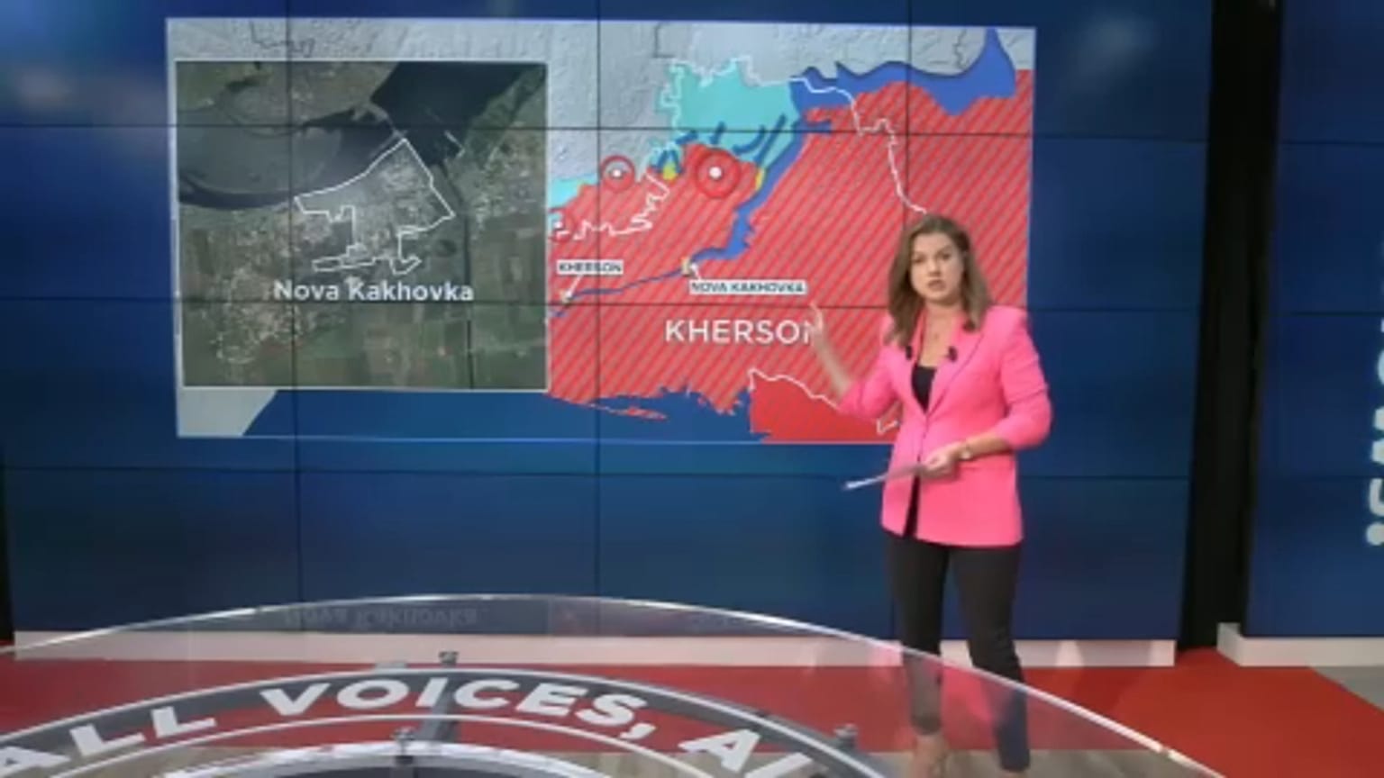 Sasha Vakulina, periodista de Euronews explicando la situación de la guerra en Ucrania
