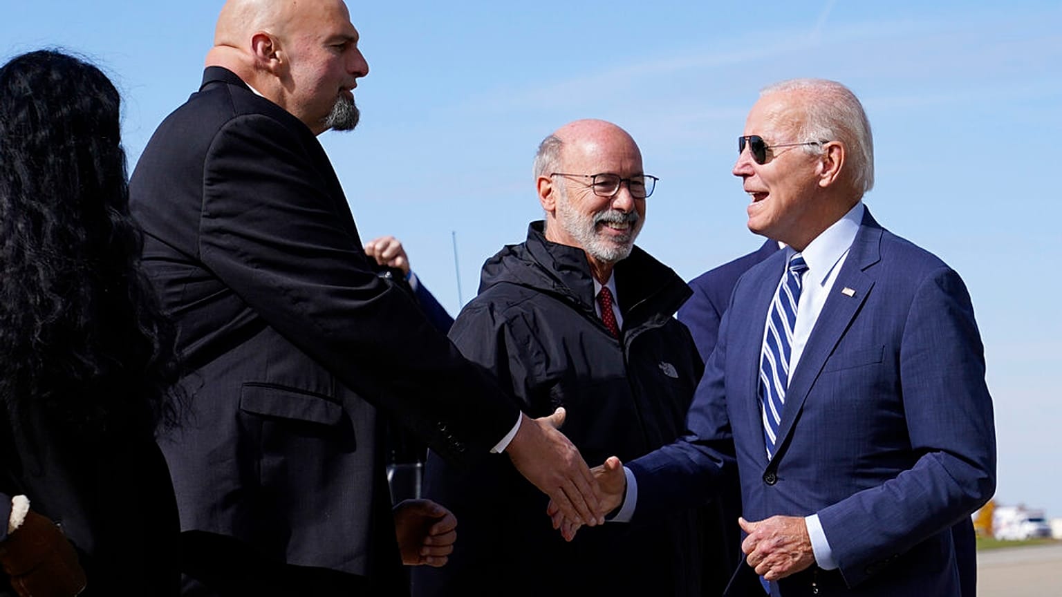 Biden'ı Pensilvanya'da Demokrat aday John Fetterman karşıladı