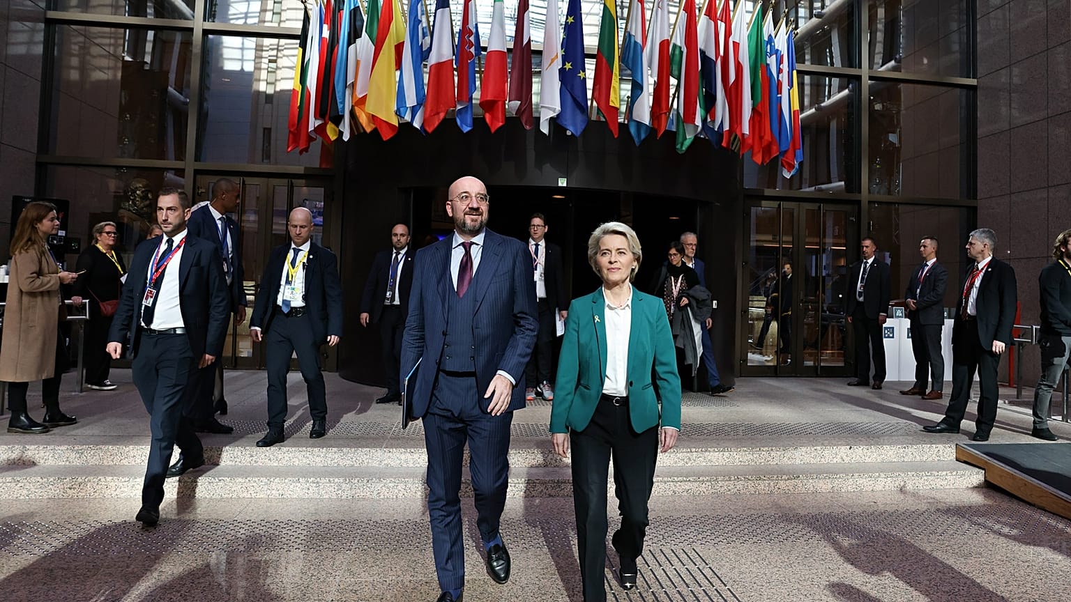 Ursula von der Leyen said it was important for Ukraine to count on a "reliable" flow of foreign aid.