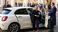Meloni auf dem Weg zuim italienischen Staatspräsidenten