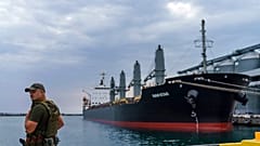 Ein Frachter im Hafen von Odessa am 29.07.2022