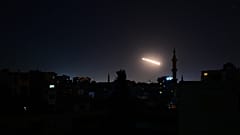 الدفاع الجوي السوري يعترض صاروخاً إسرائيلياً في السماء فوق العاصمة السورية دمشق. 2020/02/24