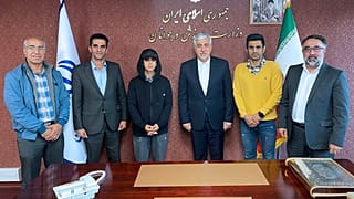 Rekabi wurde nach ihrer Rückkehr nach Teheran im Sportministerium empfangen