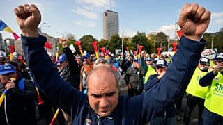 A man clenches his fists during a protest outside the government headquarters in Bucharest, 20 October 2022
