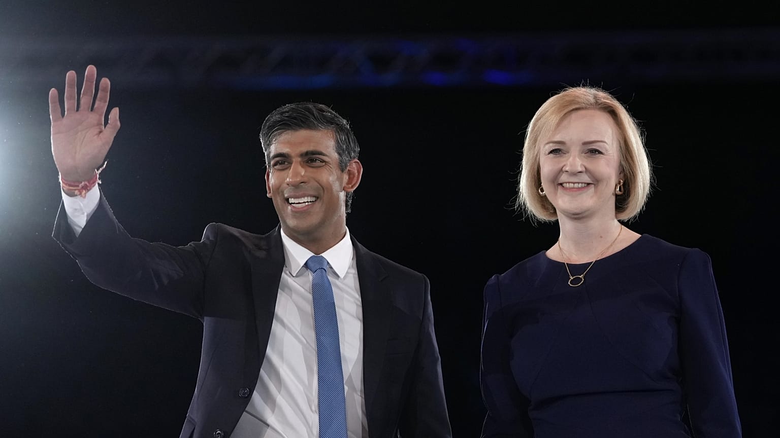 Rishi Sunak y Liz Truss juntos en un mitin político. El candidato de 42 años es uno de los favoritos para ocupar el puesto de nuevo primer ministro de Reino Unido