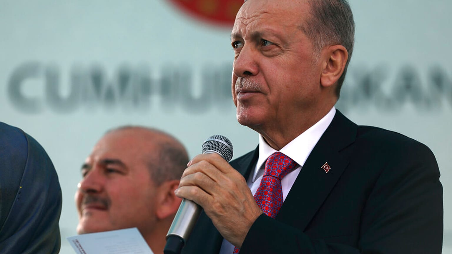 Erdogan quer direito ao uso do véu islâmico na Constituição