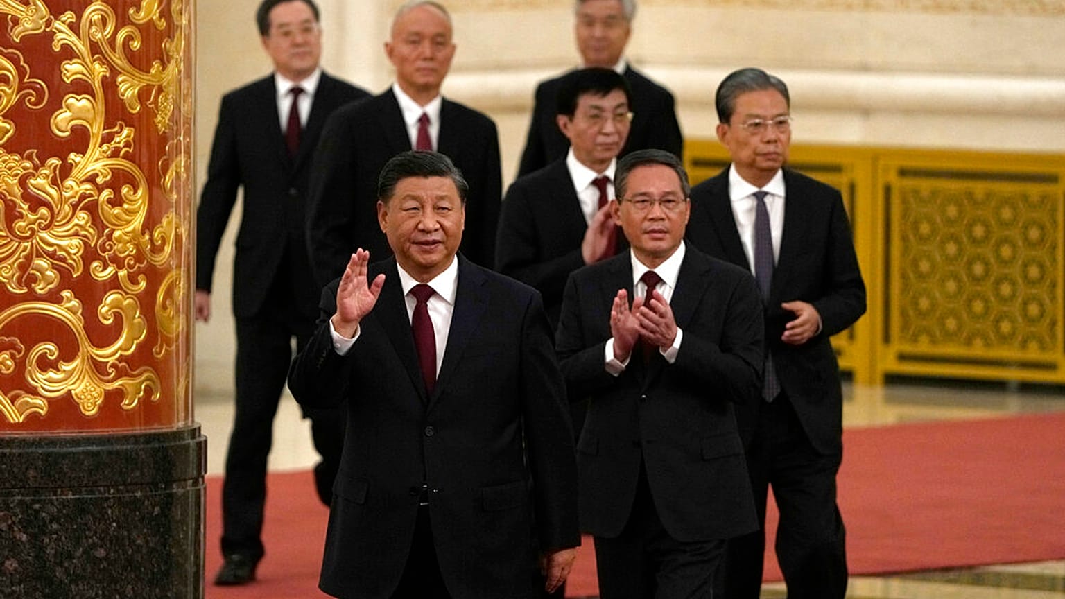 Le président chinois Xi Jinping et les six autres membres du comité permanent du parti communiste qu'il dirige, Pékin, le 23 octobre 2022