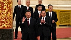 Le président chinois Xi Jinping et les six autres membres du comité permanent du parti communiste qu'il dirige, Pékin, le 23 octobre 2022