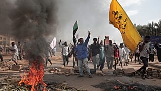 متظاهرون سودانيون يشاركون في مسيرة في الخرطوم للمطالبة بعودة الحكم المدني. 2022/10/21