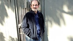 Σαλμάν Ρουσντί (φωτ. αρχείου)