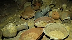 أواني فخارية أثرية