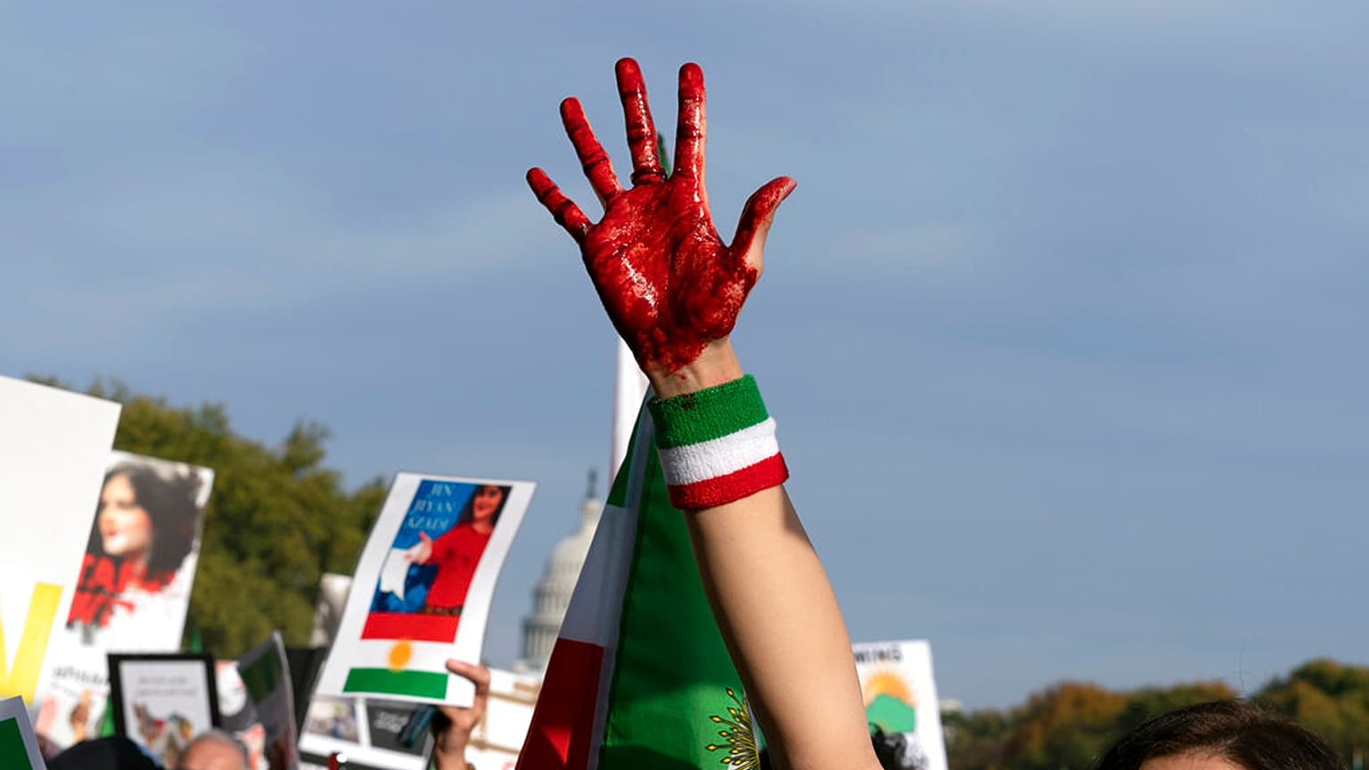 Main d'une manifestantes lors d'une marche de soutien à l'Iran organisée à Washington aux Etats-Unis - 22.10.2022