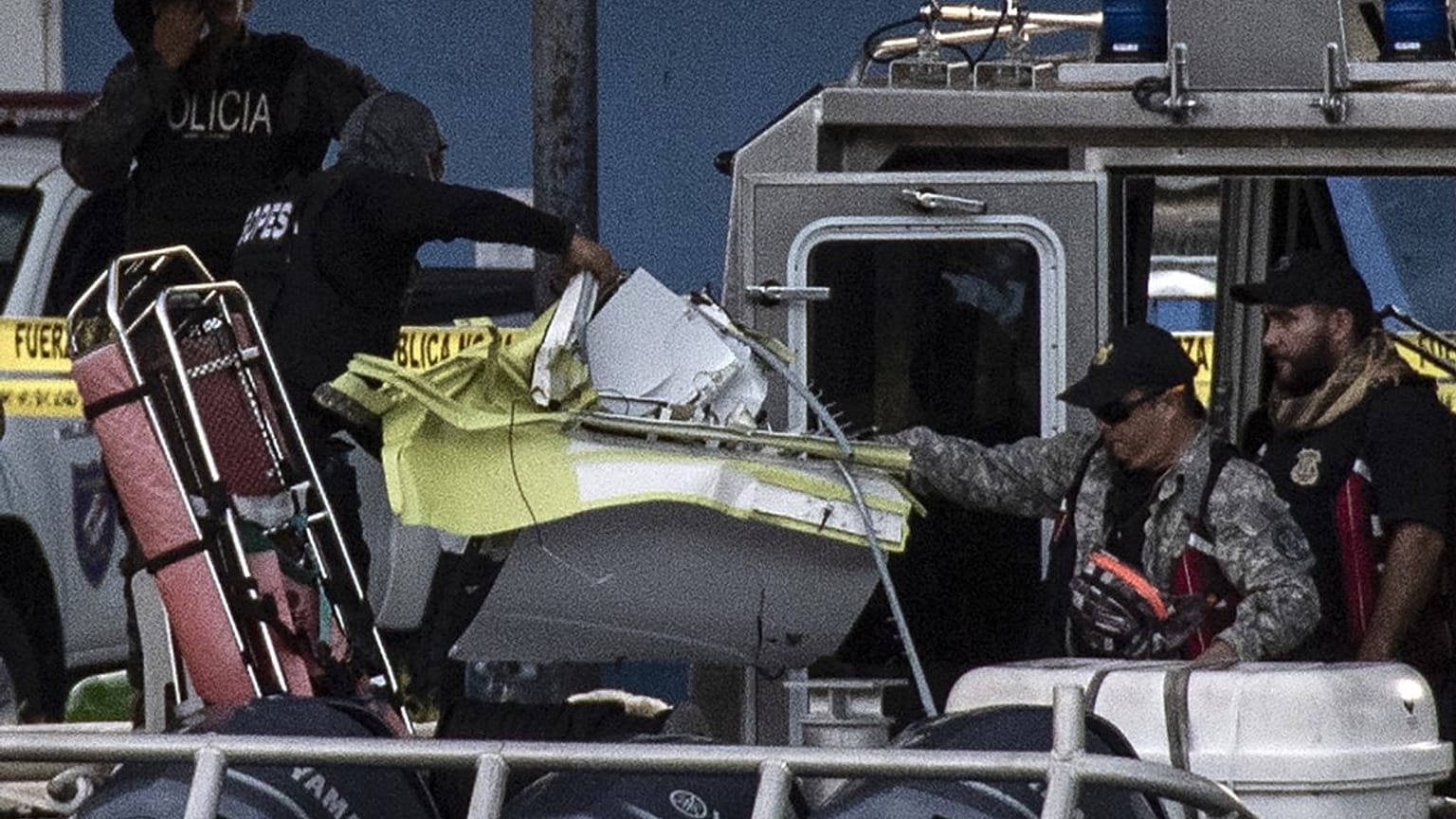 Bergung von Flugzeugteilen vor der Küste von Costa Rica nach Absturz der Maschine von McFit-Gründer Rainer Schailler