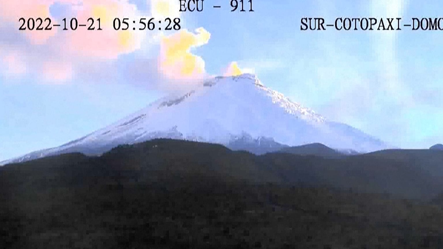 La nube de gases y ceniza sobre el Cotopaxi