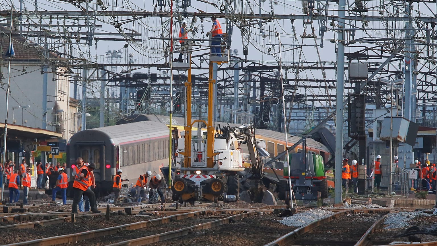 The intercity train derailed at a station, south of Paris, with 385 people on board.
