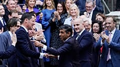 Rishi Sunak nimmt Glückwünsche entgegen