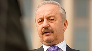 A román védelmi miniszter, Vasile Dincu a köztársasági elnökkel fennálló kibékíthetetlen ellentétekre hivatkozva mondott le