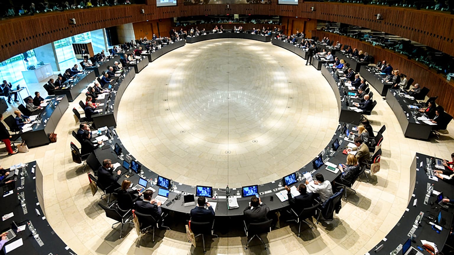 Roundtable οι υπουργοί Περιβάλλοντος