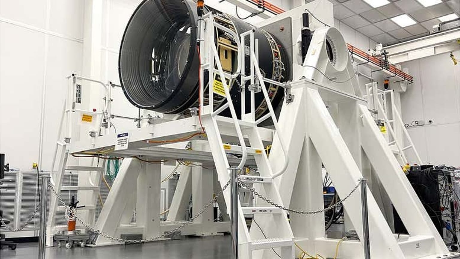 This is officially the biggest digital camera ever made