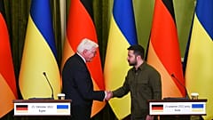 Presidente da Alemanha, Franl-Walter Steinmeier, e homólogo ucraniano, Volodymyr Zelenskyy, em Kiev, Ucrânia
