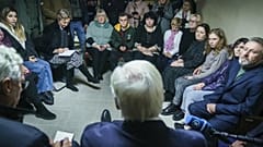 Франк-Вальтер Штайнмайер в бомбоубежище в Корюковке Черниговской области