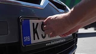 Bis Ende Oktober müssten alle Nummernschilder, die von Serbien ausgestellt wurden, in kosovarische umgewandelt werden, sagt Pristina.