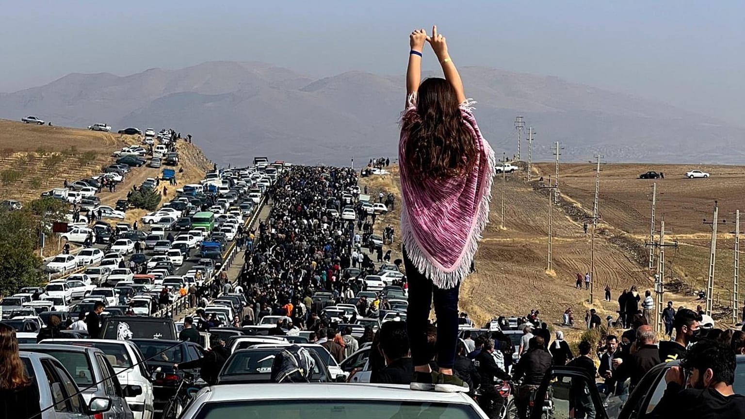 شرکت کنندگان در مراسم چهلم مهسا امینی در سقز