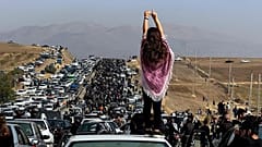شرکت کنندگان در مراسم چهلم مهسا امینی در سقز