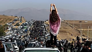 شرکت کنندگان در مراسم چهلم مهسا امینی در سقز