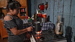 Daniela Acosta, membro de comunidade indígena brasileira, no estado do Paraná