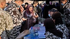 نقطة تجمع في بلدة عرسال الحدودية شرقي لبنان استعدادا لإعادة اللاجئين السوريين
