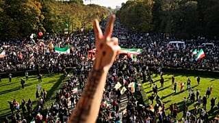 Des manifestants iraniens rendent hommage à Mahsa Amini