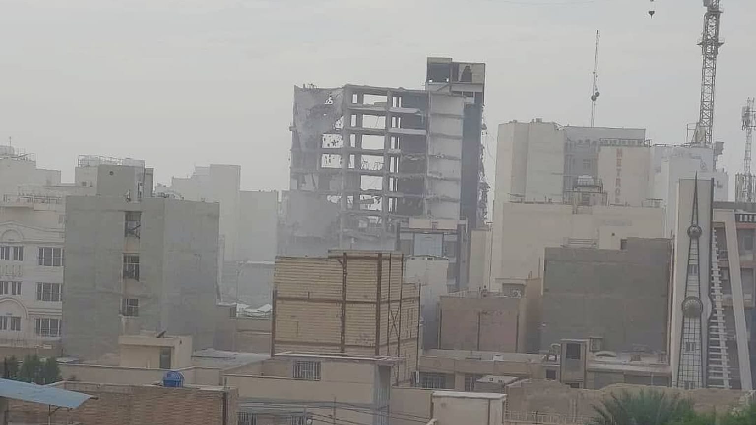  باقیمانده سازه متروپل آبادان