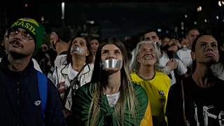 Сторонники Жаира Болсонару на митинге против ограничения свободы слова. Сан Паулу, Бразилия. 25 октября 2022.