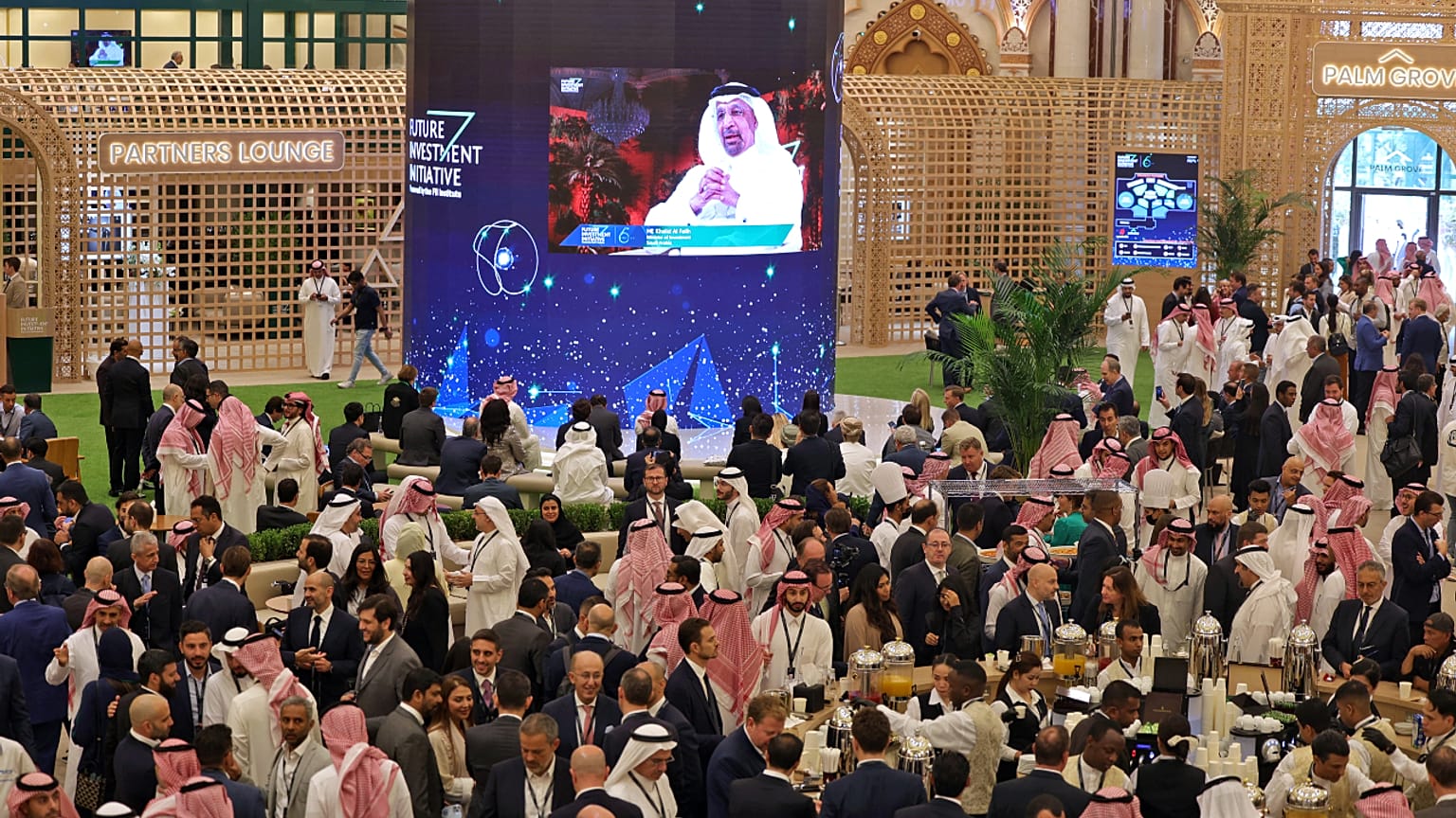 صورة لمشاركين في مؤتمر مبادرة مستقبل الاستثمارفي العاصمة السعودية الرياض، 25 أكتوبر 2022.
