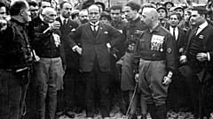 Benito Mussolini Roma Yürüyüşü sonrasında Faşist Parti üyeleriyle birlikte