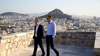 Scholz und Mitsotakis im Gleichschritt in Athen