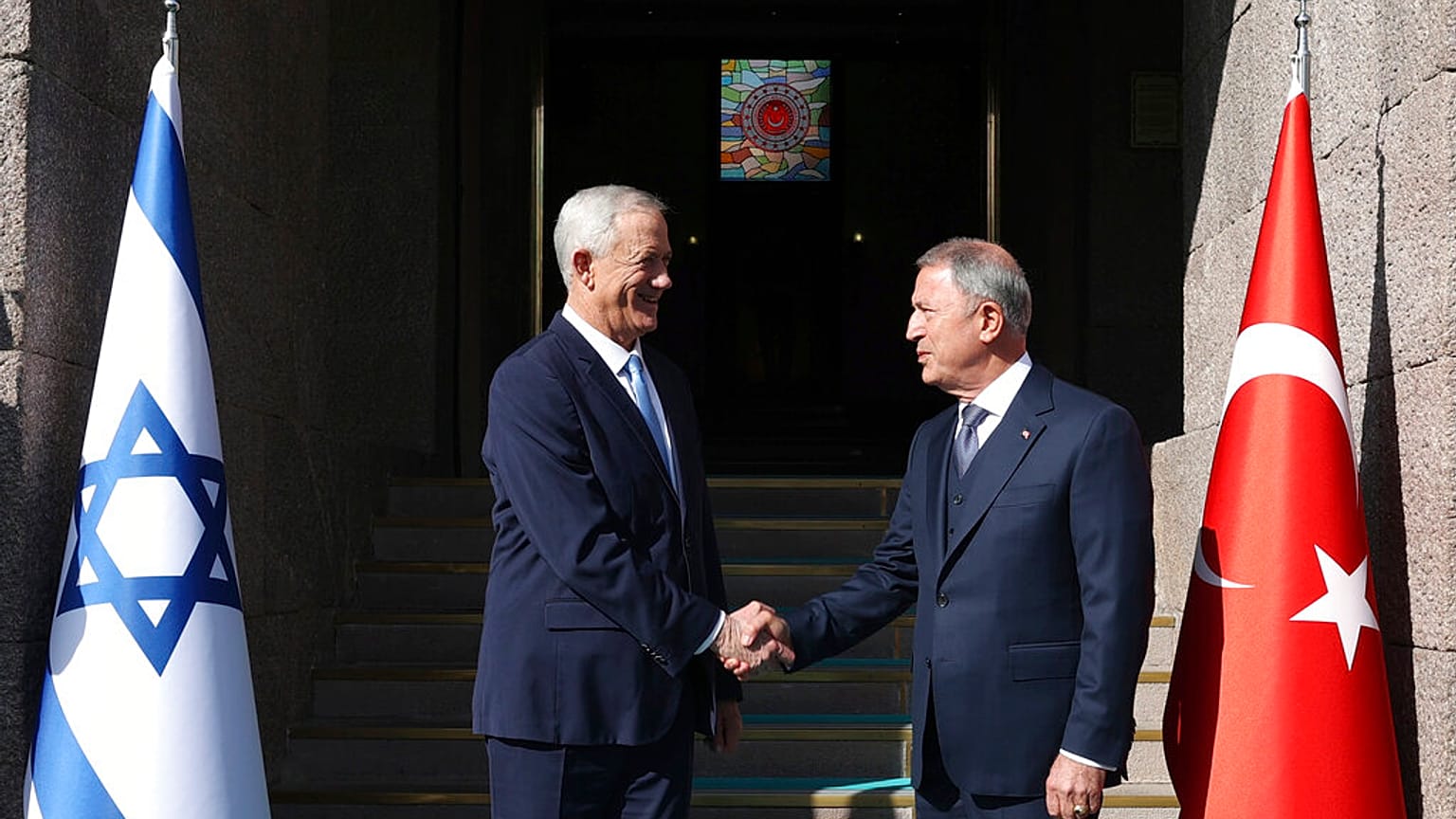 Μπένι Γκαντζ, Χουλουσί Ακάρ