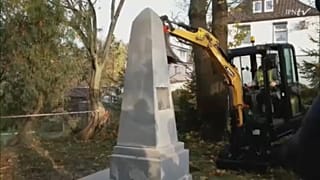 Monumento polaco de homenaje a los soldados del Ejército Rojo soviético caídos en Polonia tras la Segunda Guerra Mundial