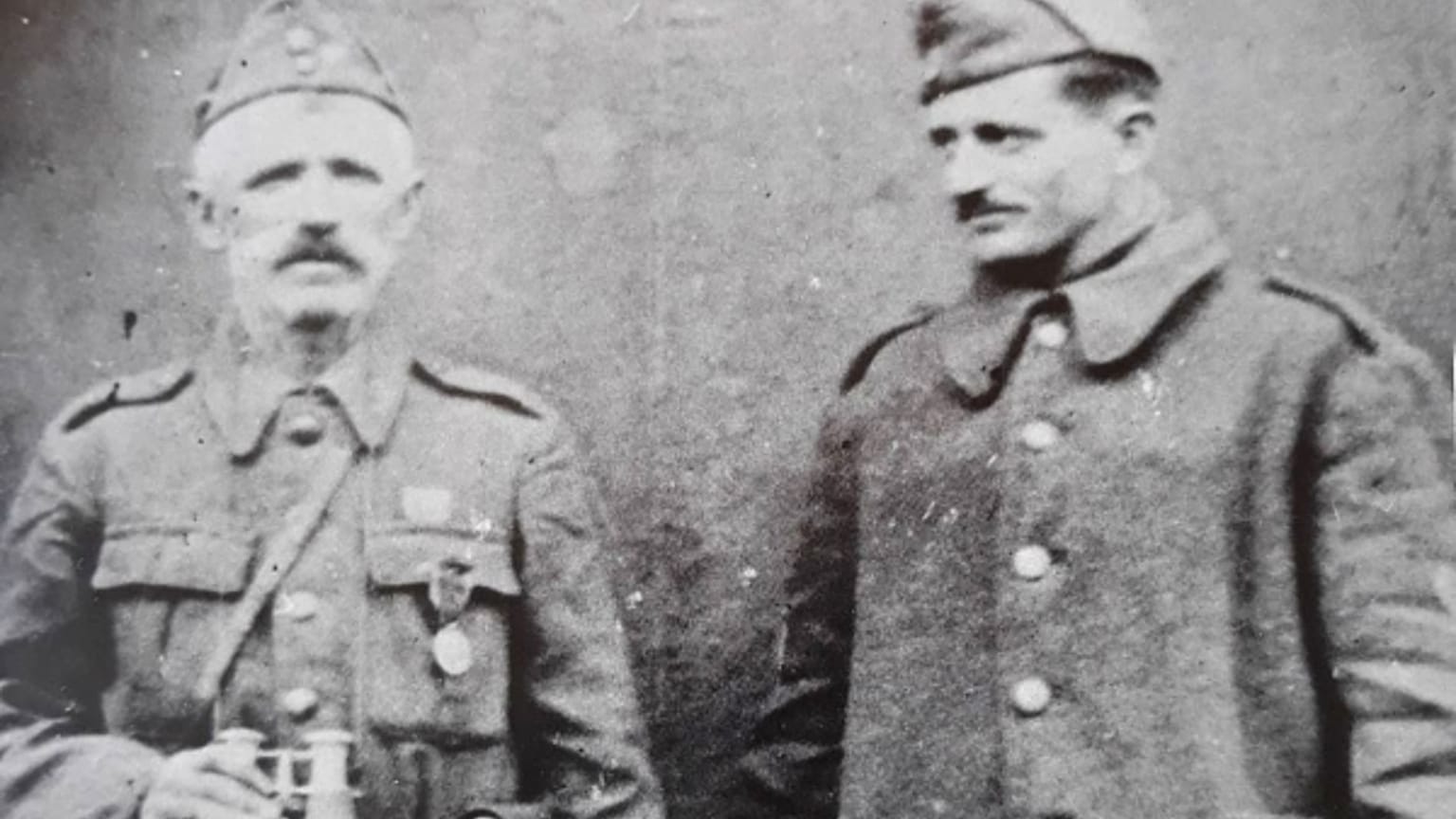 Συνάντηση πατέρα και γιου τον Μάρτιο του 1941 στην Κορυτσά
