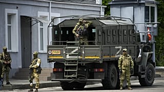 Orosz katonák a megszállt dél-ukrajnai Herszon régióban