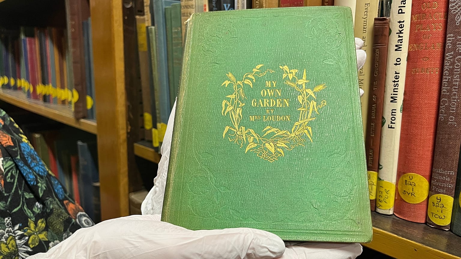Leeds Merkez Kütüphanesi'nde arsenikle renklendirilmiş "zehirli" bir kitap bulundu