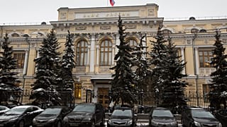 Die russische Zentralbank in Moskau prognostiziert einen geringeren Rückgang des BIP als ursprünglich erwartet.